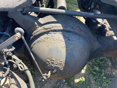 Meritor RS23160 Rear Axle Housing for a Freightliner Cascadia