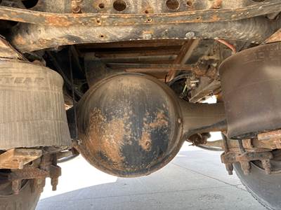 Meritor RS23160 Rear Axle Housing for a International 7600