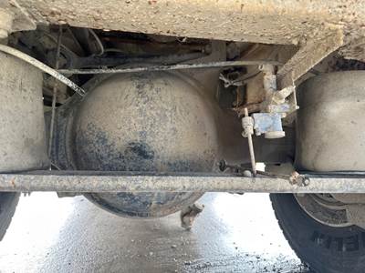 Meritor RS23160 Rear Axle Housing for a Ford L8513