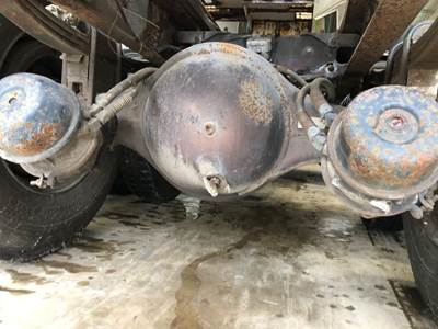 Meritor SQ100 Rear Axle Housing for a Kenworth T400