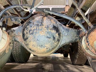 Meritor SQ100 Rear Axle Housing for a Freightliner FLC112