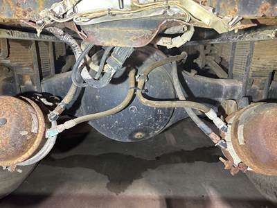 Meritor SQ100 Rear Axle Housing for a Kenworth T600