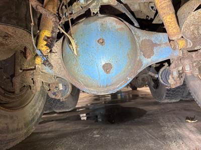 Meritor SQ100 Rear Axle Housing for a Peterbilt 377