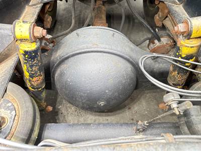 Meritor SQ100 Rear Axle Housing for a Freightliner Fla