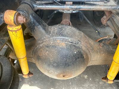 Meritor SQ100P Rear Axle Housing for a Freightliner FLD120