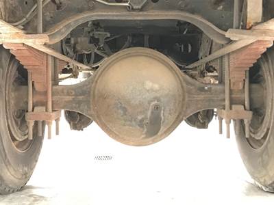 Spicer J190S Rear Axle Housing for a International 4700