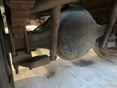 Spicer J190S Rear Axle Housing for a International 4700