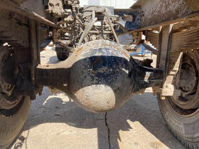 Spicer J210S Rear Axle Housing for a International 4800