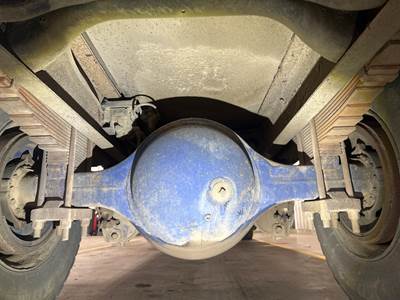 Spicer J210S Rear Axle Housing for a International 4900