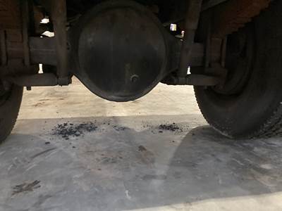 Spicer J220S Rear Axle Housing for a International 4700