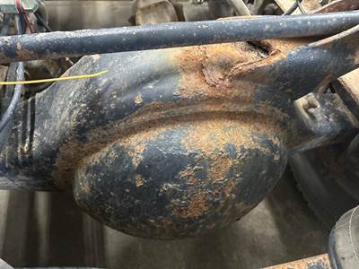 Spicer J220S Rear Axle Housing for a International 9200