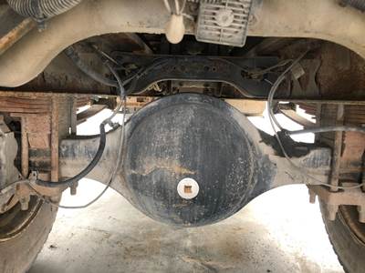 Spicer N175 Rear Axle Housing for a International 4700