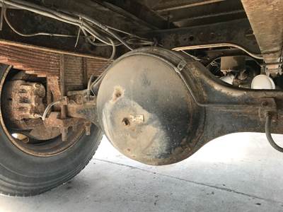 Spicer N175 Rear Axle Housing for a International 4700