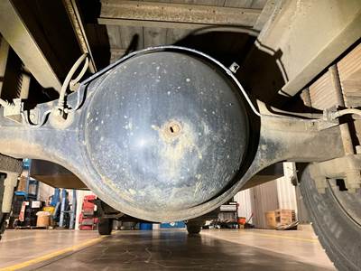 Spicer N175 Rear Axle Housing for a International 4700