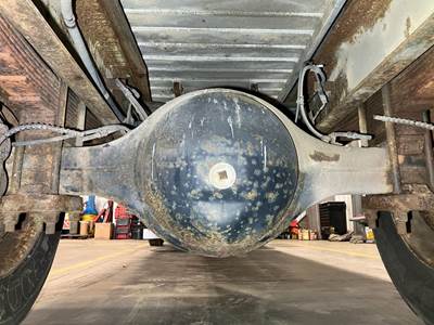 Spicer N175 Rear Axle Housing for a International 4700