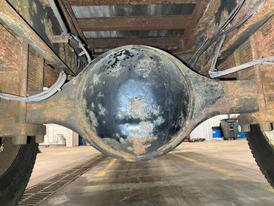 Spicer N175 Rear Axle Housing for a International 4700