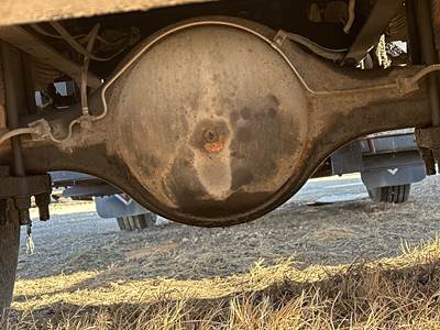 Spicer N175 Rear Axle Housing for a International 4700