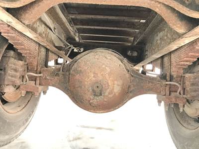 Spicer N190 Rear Axle Housing for a International 4900