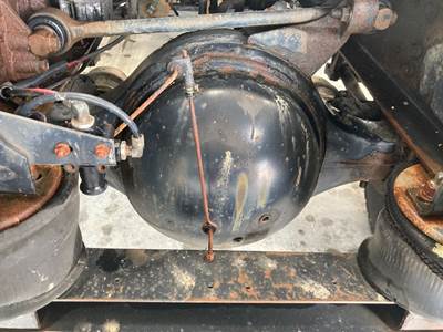 Spicer N190 Rear Axle Housing for a International 8100