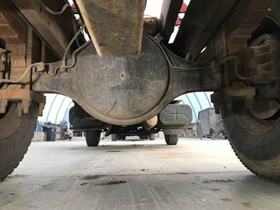 Spicer N190 Rear Axle Housing for a International 4700