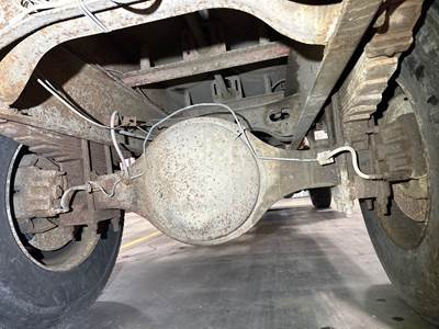 Spicer N190 Rear Axle Housing for a International 4700