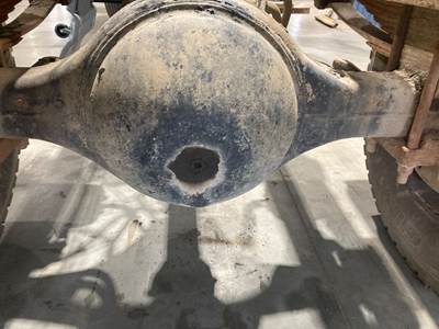 Spicer N190 Rear Axle Housing for a International 4900