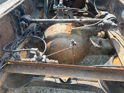 Spicer N340 Rear Axle Housing for a International 8200