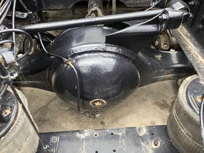Spicer N400 Rear Axle Housing for a International 9400