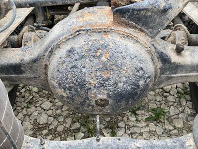 Spicer N400 Rear Axle Housing for a International 9200