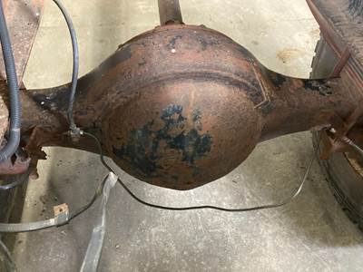 Spicer N400 Rear Axle Housing for a International 4700