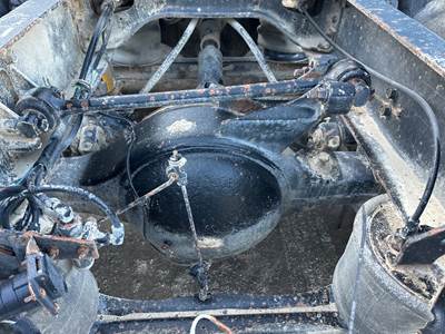 Spicer N400 Rear Axle Housing for a International 8300