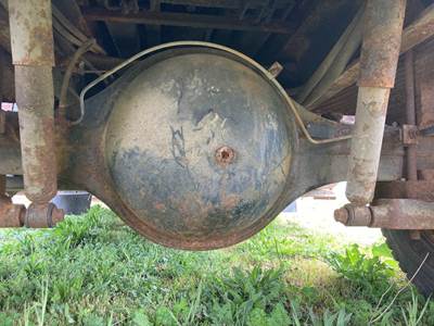 Spicer S150S Rear Axle Housing for a International 4700
