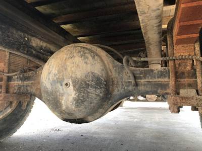 Spicer S150S Rear Axle Housing for a International 4300