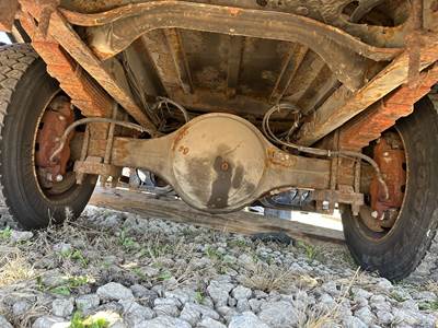 Spicer S150S Rear Axle Housing for a International 4700