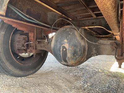Spicer S150S Rear Axle Housing for a International 4700
