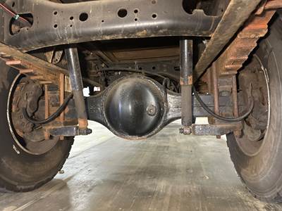 Spicer S19-140 Rear Axle Housing for a Ford F650