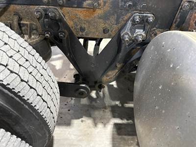 Spicer S23-190 Rear Axle Housing for a Kenworth T680