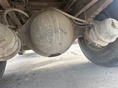 Spicer S230SL Rear Axle Housing for a International 4700