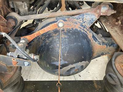 Spicer W230S Rear Axle Housing for a International 4900