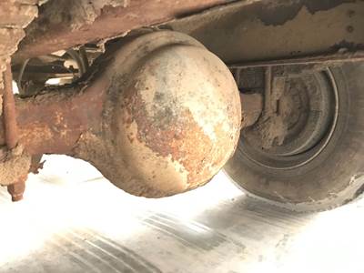 Spicer W230S Rear Axle Housing for a International 4900