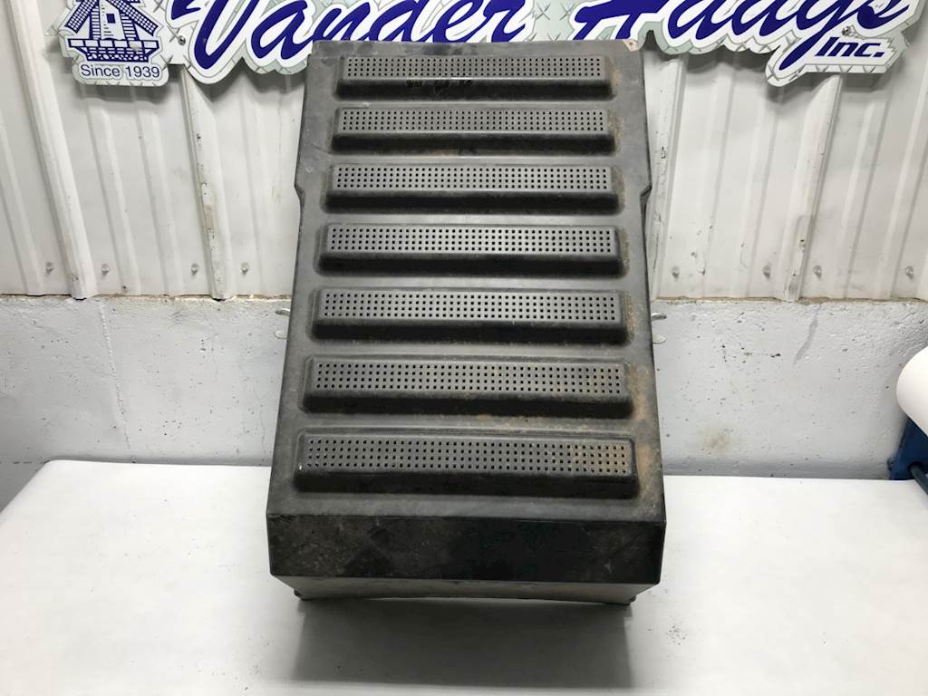 International 8600 Battery Box Cover For Sale Sioux Falls, SD