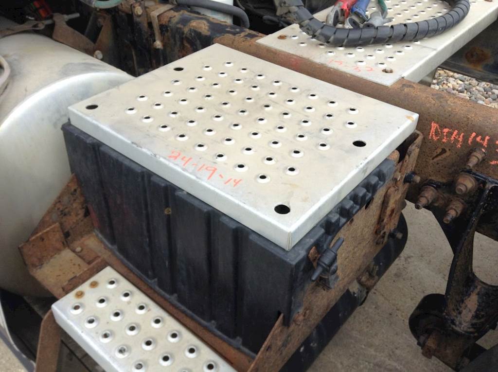 2010 International ProStar Battery Box Cover For Sale Spencer, IA