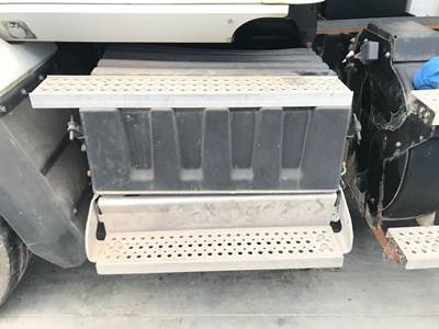 Caterpillar CT660 Battery Box