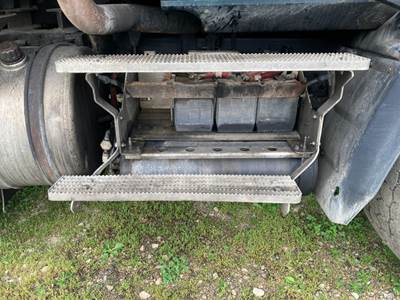 Caterpillar CT660 Battery Box