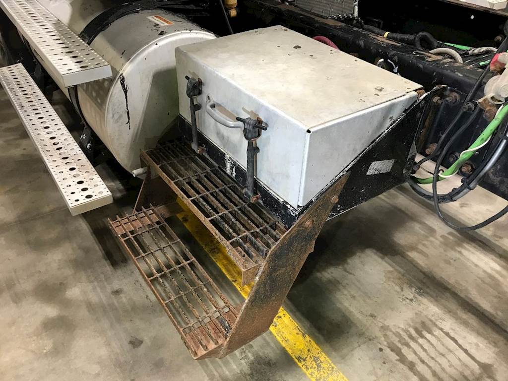 freightliner battery box