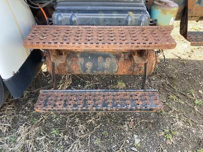 International 4400 Battery Box