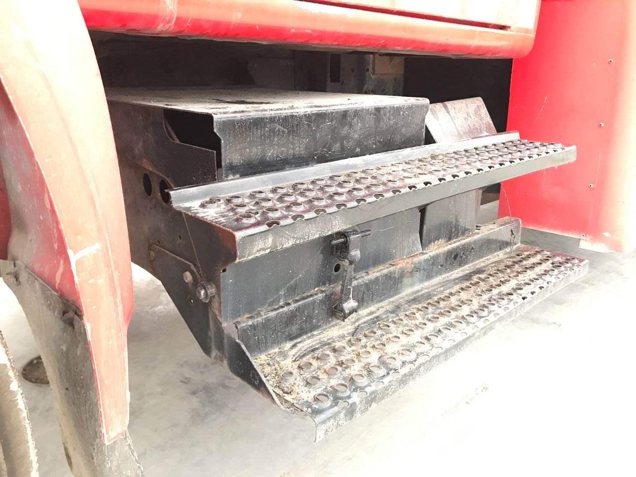 1999 International 4700 Battery Box For Sale Council Bluffs, IA