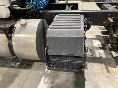 International 8600 Battery Box