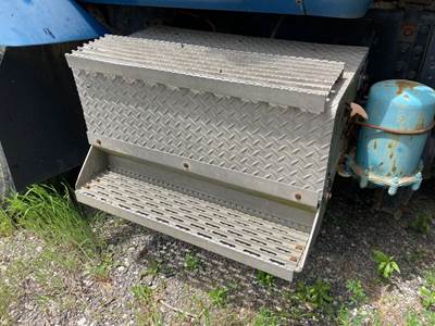 International 9200 Battery Box