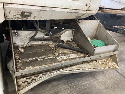 International 9200 Battery Box